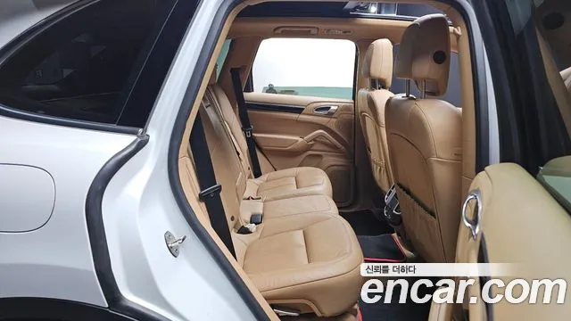 Porsche Cayenne 2016 thumb 8