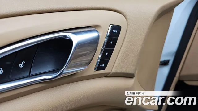 Porsche Cayenne 2016 thumb 10