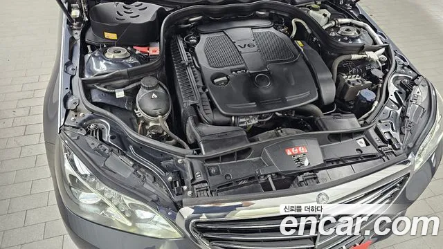 Mercedes-Benz E-Class 2016 thumb 3