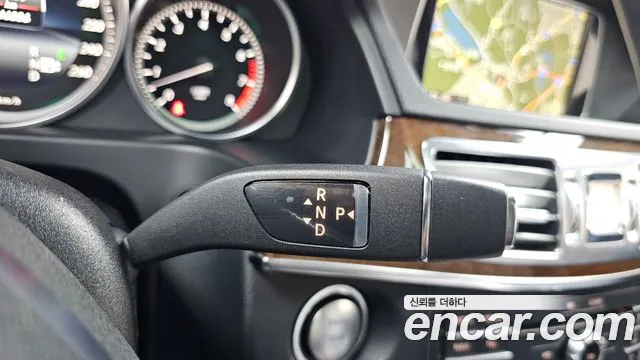 Mercedes-Benz E-Class 2016 thumb 12