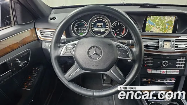 Mercedes-Benz E-Class 2016 thumb 7