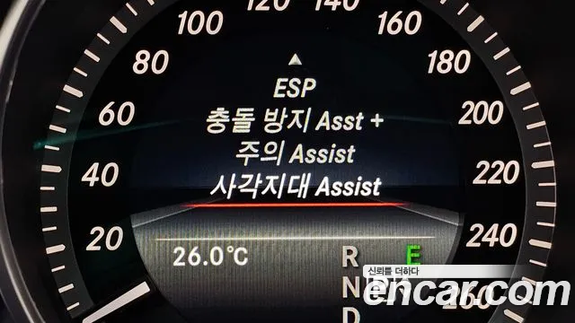 Mercedes-Benz E-Class 2016 thumb 6