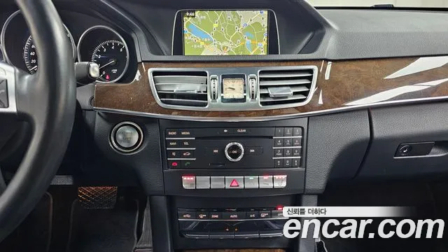 Mercedes-Benz E-Class 2016 thumb 10