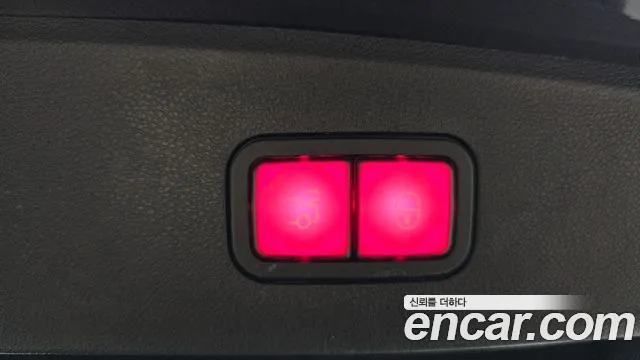 Mercedes-Benz E-Class 2016 thumb 9