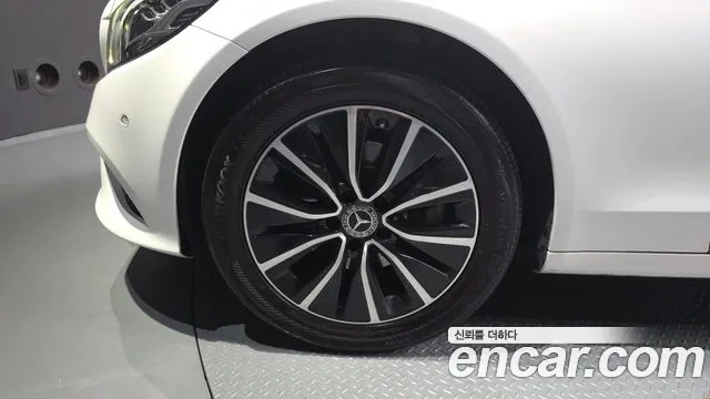 Mercedes-Benz C-Class 2019 thumb 5
