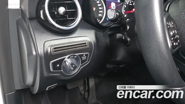 Mercedes-Benz C-Class 2019 thumb 4