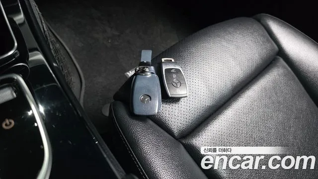 Mercedes-Benz C-Class 2019 thumb 9