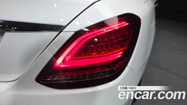 Mercedes-Benz C-Class 2019 thumb 8