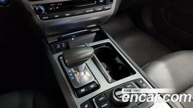 Genesis G80 2017 thumb 12
