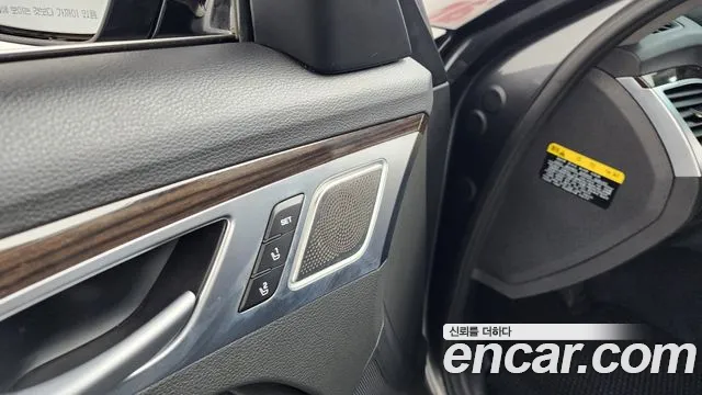 Genesis G80 2017 thumb 9