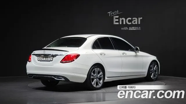 Mercedes-Benz C-Class 2018 thumb 4