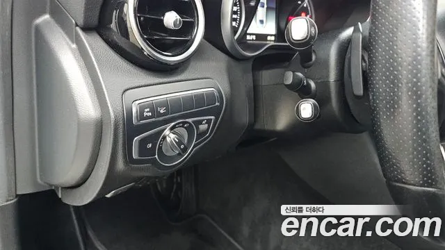 Mercedes-Benz C-Class 2018 thumb 12