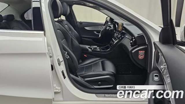 Mercedes-Benz C-Class 2018 thumb 6