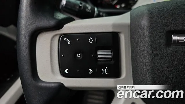 Land Rover Defender 2020 thumb 10