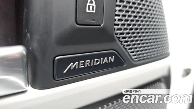 Land Rover Defender 2020 thumb 2