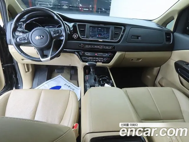 Kia Carnival 2018 thumb 8