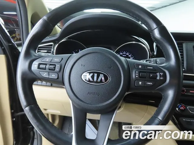 Kia Carnival 2018 thumb 5
