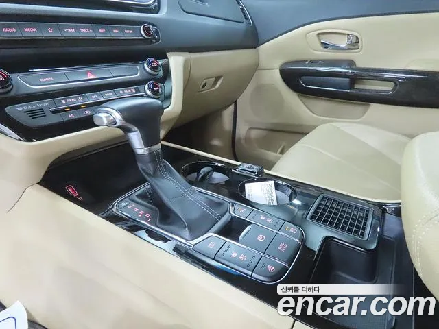 Kia Carnival 2018 thumb 10