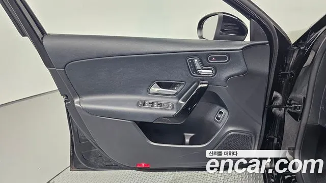 Mercedes-Benz A-Class 2020 thumb 12