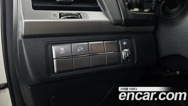 KGM Rexton 2019 thumb 3