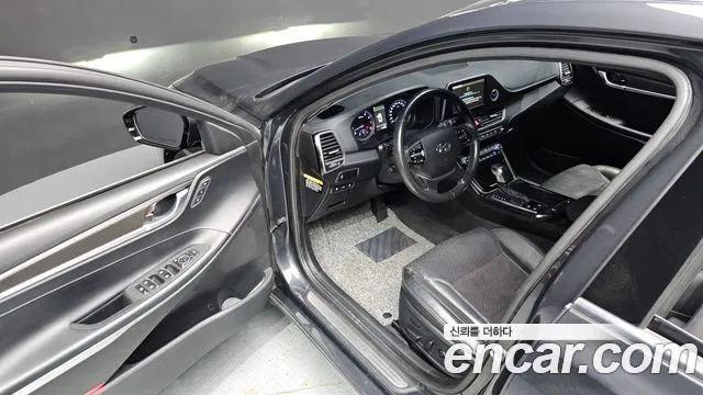 Hyundai Grandeur 2017 thumb 10