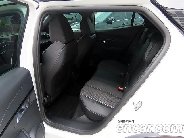 Peugeot e-2008 2023 thumb 6