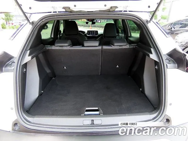 Peugeot e-2008 2023 thumb 9