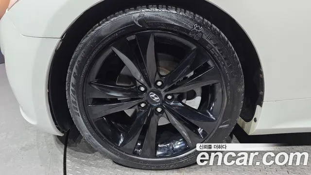 Hyundai Genesis 2011 thumb 11