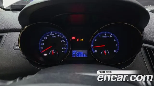 Hyundai Genesis 2011 thumb 10