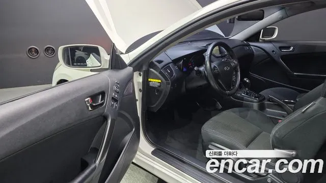 Hyundai Genesis 2011 thumb 12