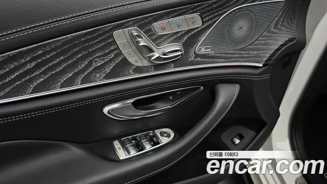 Mercedes-Benz AMG GT 2023 thumb 3
