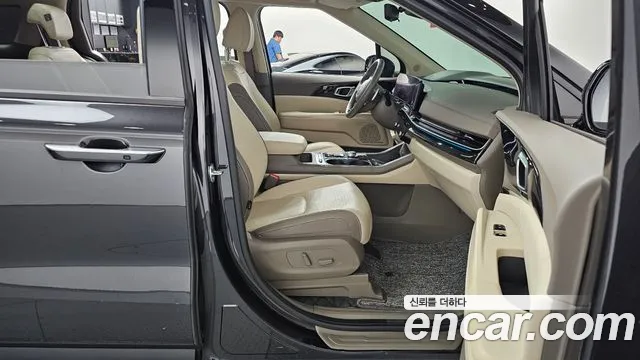 Kia Carnival 2024 thumb 3