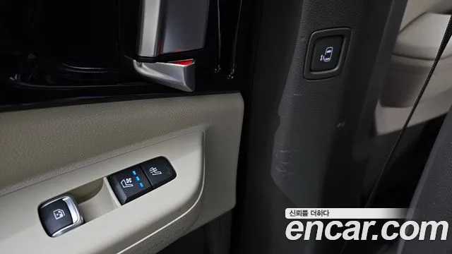 Kia Carnival 2024 thumb 9