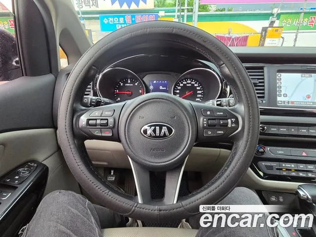 Kia Carnival 2018 thumb 3