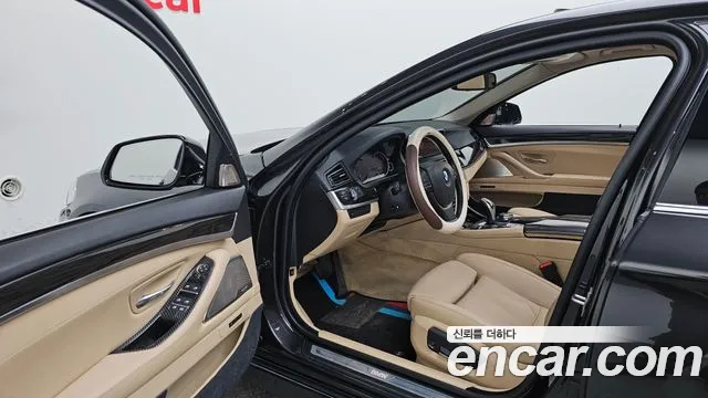 BMW 5 серии 2015 thumb 7