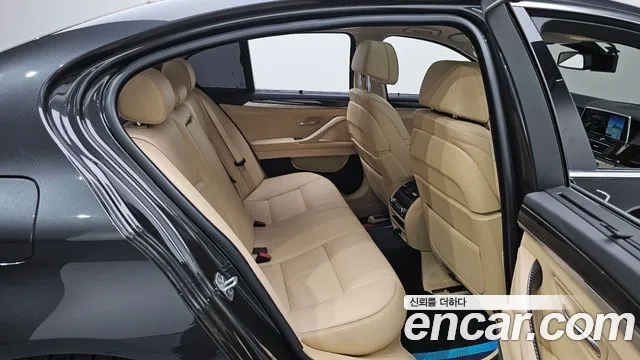 BMW 5 серии 2015 thumb 5