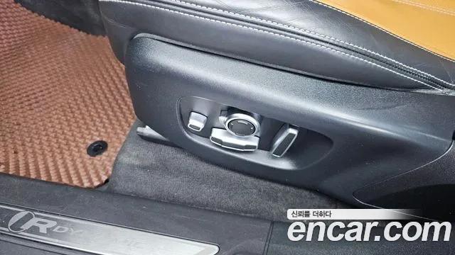 Land Rover Range Rover Velar 2018 thumb 11