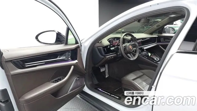 Porsche Panamera 2025 thumb 11
