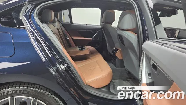 BMW i5 2023 thumb 2
