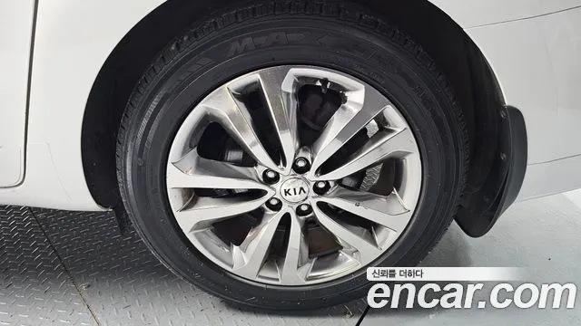 Kia Carnival 2016 thumb 2