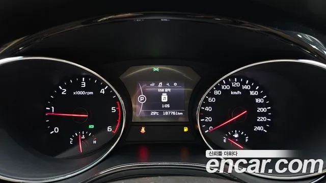 Kia Carnival 2016 thumb 12