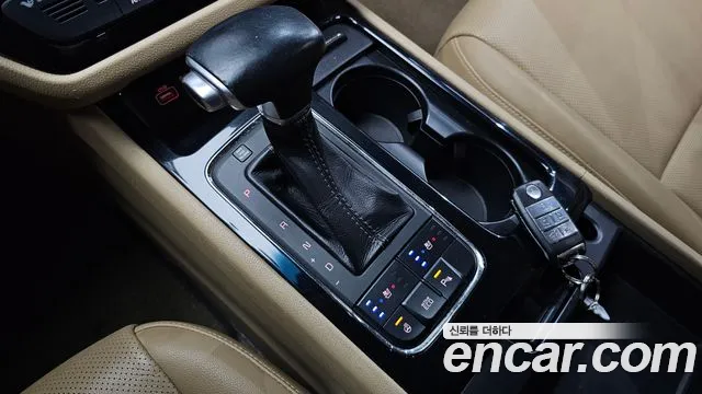 Kia Carnival 2016 thumb 10