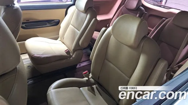 Kia Carnival 2016 thumb 9