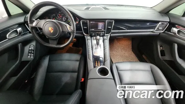 Porsche Panamera 2012 thumb 4