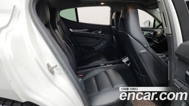 Porsche Panamera 2012 thumb 6
