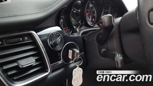 Porsche Panamera 2012 thumb 2