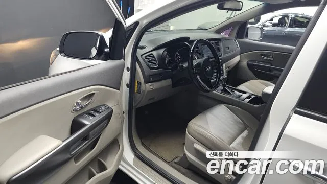 Kia Carnival 2017 thumb 4