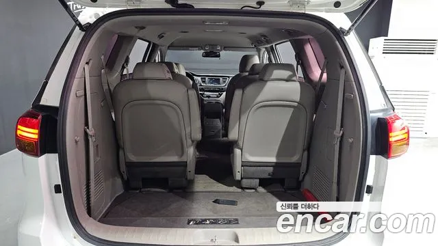 Kia Carnival 2017 thumb 6