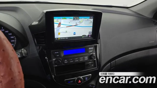 Hyundai Accent 2013 thumb 11