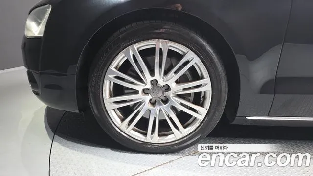 Audi A8 2012 thumb 2